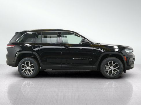 Used 2023 Jeep Grand Cherokee Limited w/ Trailer Tow Prep Group (B) AWD/4WD image 6