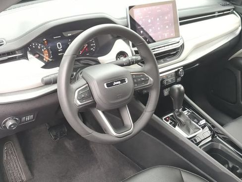Used 2025 Jeep Compass Limited AWD/4WD image 2