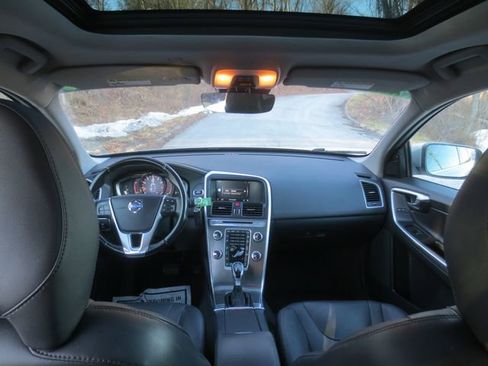 Used 2016 Volvo XC60 T6 image 8