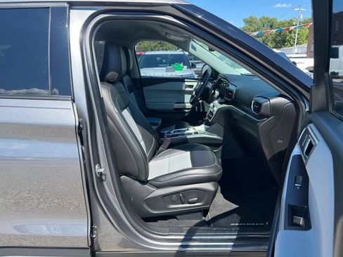 Used 2024 Ford Explorer XLT w/ Equipment Group 202A AWD/4WD image 22