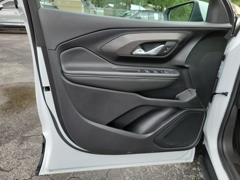 Used 2024 GMC Terrain SLE FWD image 15
