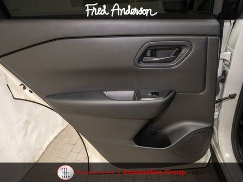 Used 2024 Nissan Rogue S AWD/4WD image 8