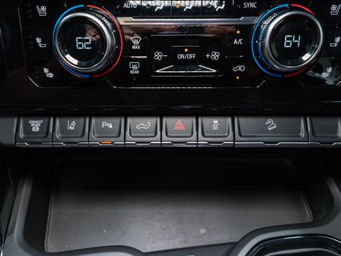 Used 2024 GMC Sierra 2500 AT4 w/ AT4 Preferred Package image 25