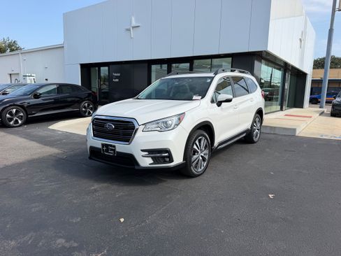 Used 2022 Subaru Ascent Limited w/ Technology Package AWD/4WD image 2