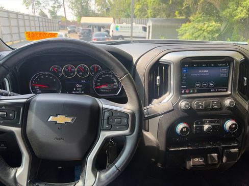 Used 2020 Chevrolet Silverado 1500 LT w/ Fleet Comfort Package AWD/4WD image 13