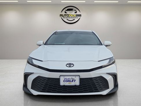 Used 2025 Toyota Camry SE image 2