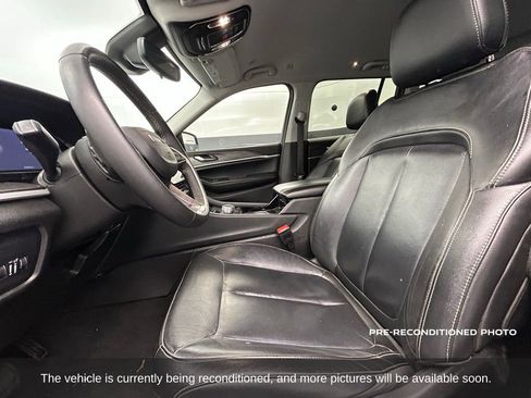 Used 2023 Jeep Grand Cherokee Limited w/ Black Appearance Package image 11