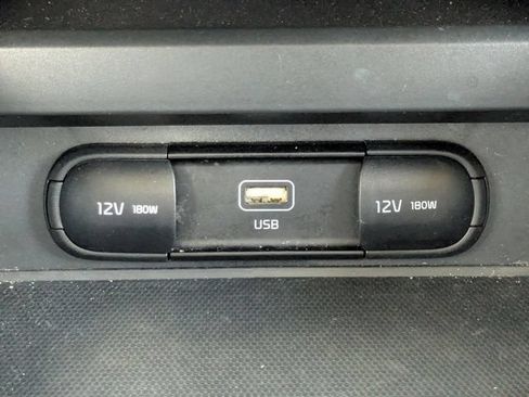 Certified 2025 Kia Soul LX w/ LX Technology Package FWD image 22