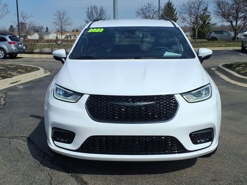 Used 2023 Chrysler Pacifica Touring-L w/ S Appearance Package image 2