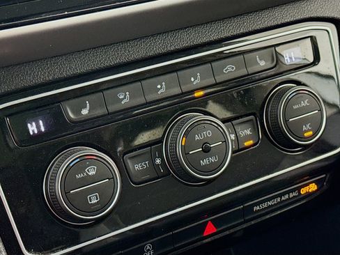 Certified 2023 Volkswagen Atlas SE w/ Panoramic Sunroof Package image 19