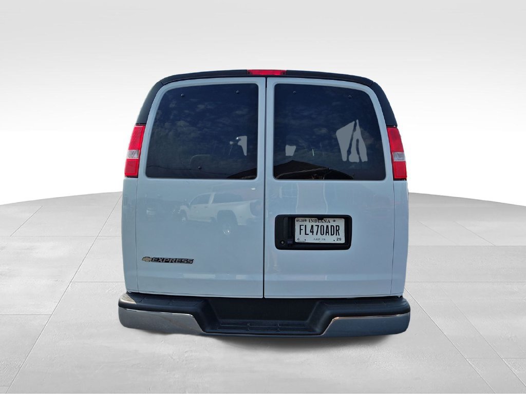 Used 2025 Chevrolet Express 3500 LT w/ LT Preferred Equipment Group RWD image 4