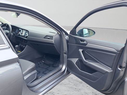 Used 2019 Volkswagen Jetta SE FWD image 15