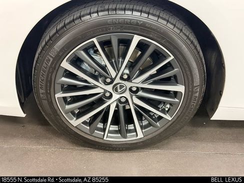 Used 2025 Lexus ES 300h w/ Premium Package FWD image 10