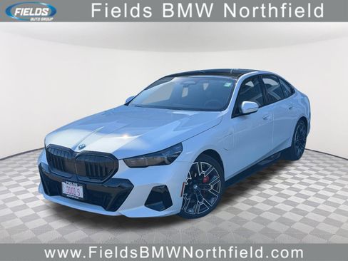 New 2026 BMW 550e xDrive image 1