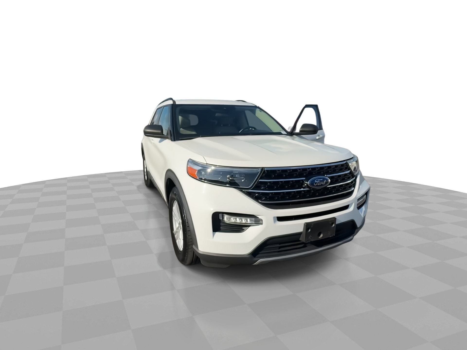 Used 2020 Ford Explorer XLT w/ Equipment Group 202A RWD image 4