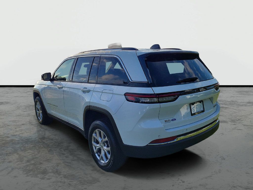 Used 2022 Jeep Grand Cherokee Limited RWD image 3