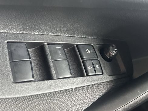 Used 2025 Toyota Corolla LE FWD image 17