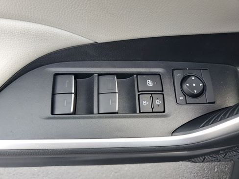 Used 2025 Toyota RAV4 XLE image 22