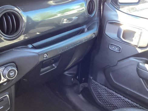 Used 2023 Jeep Wrangler Unlimited Sport AWD/4WD image 35