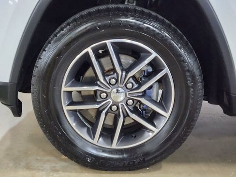 Used 2018 Jeep Grand Cherokee Limited image 28