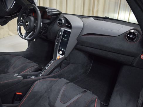 New 2025 McLaren 750S Spider image 21