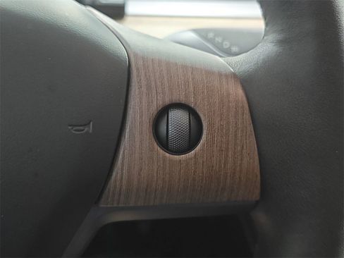 Used 2023 Tesla Model Y Long Range image 18