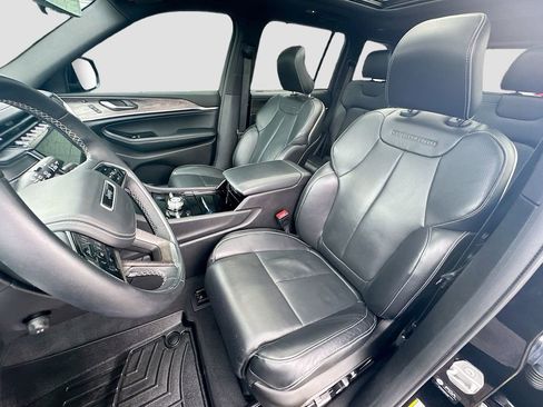 Used 2022 Jeep Grand Cherokee Overland w/ Luxury Tech Group IV image 24