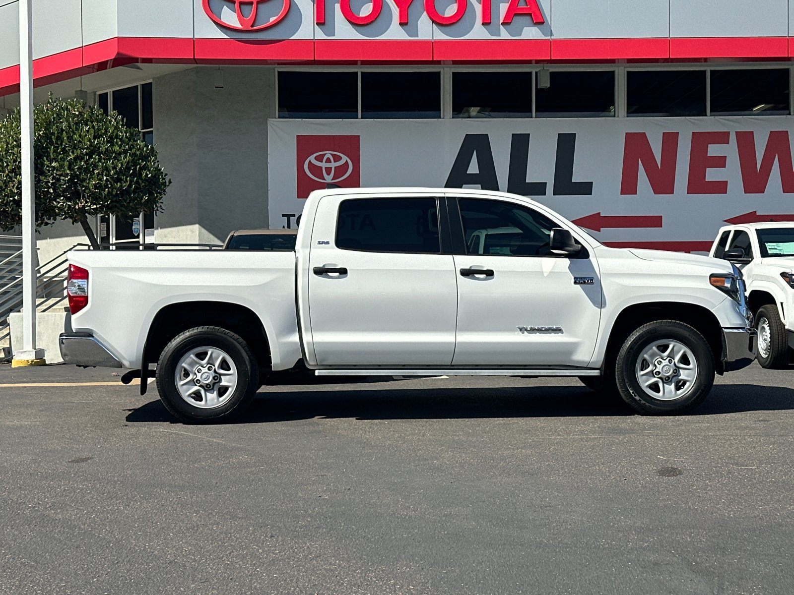 Used 2021 Toyota Tundra SR5 w/ SR5 Upgrade Package AWD/4WD image 6