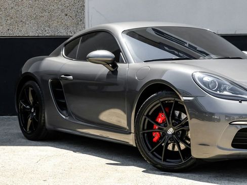 Used 2019 Porsche 718 Cayman S RWD image 6