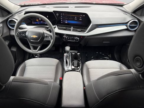 Used 2025 Chevrolet Trax LT FWD image 21