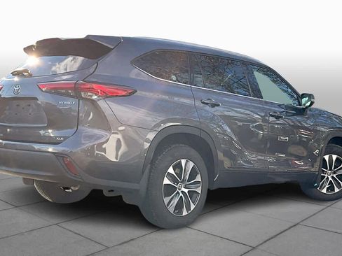 Certified 2022 Toyota Highlander XLE image 12