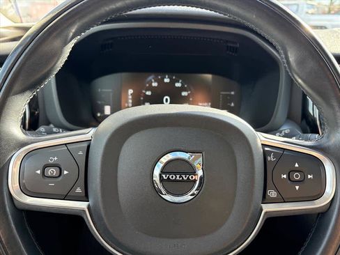 Used 2018 Volvo XC60 T6 Momentum w/ Convenience Package image 18