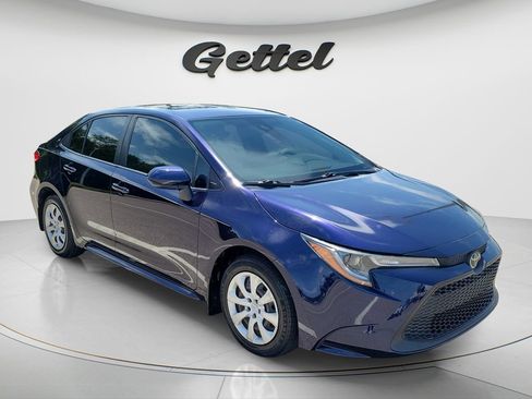 Used 2021 Toyota Corolla LE FWD image 3