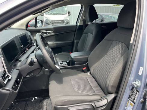 Used 2025 Kia Sportage LX FWD image 34