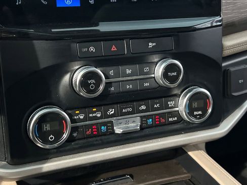 Used 2024 Ford Expedition Limited image 25