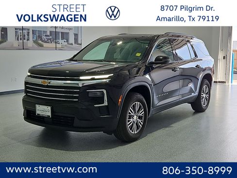 Used 2025 Chevrolet Traverse LT FWD image 1
