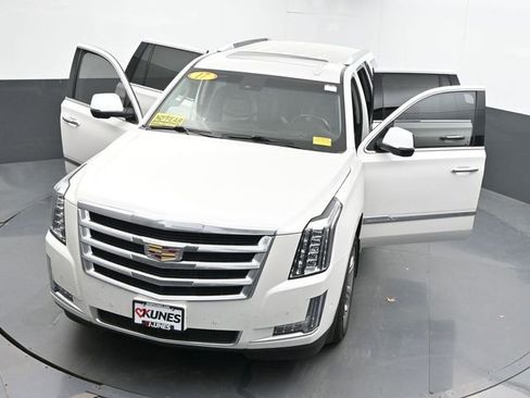 Used 2017 Cadillac Escalade Luxury AWD/4WD image 41
