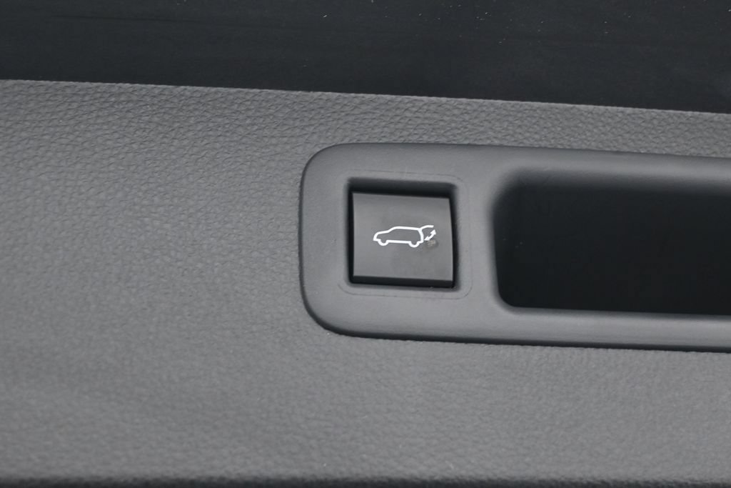 Used 2022 Toyota Highlander XLE AWD/4WD image 38