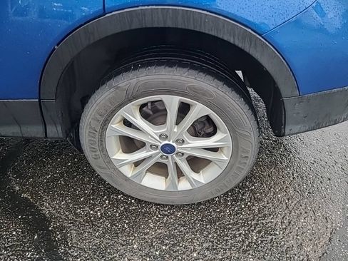 Used 2017 Ford Escape SE w/ SE Leather Comfort Package FWD image 9