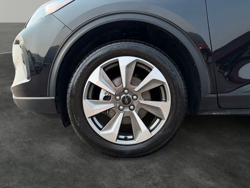 Used 2025 Ford Escape Platinum AWD/4WD image 4