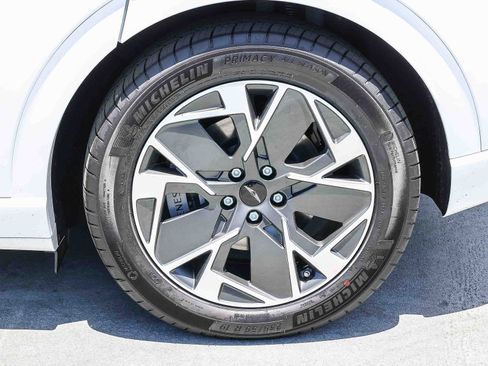 New 2026 Genesis GV60 RWD image 8