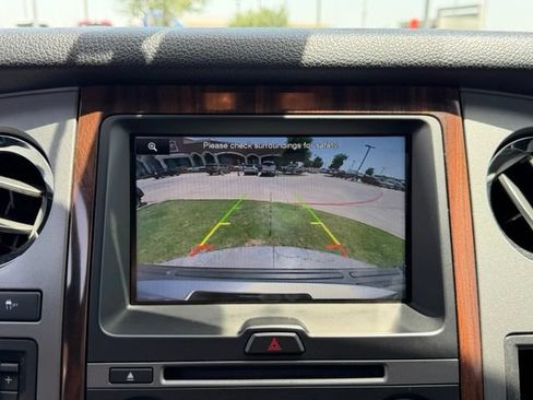 Used 2015 Ford Expedition Platinum RWD image 18