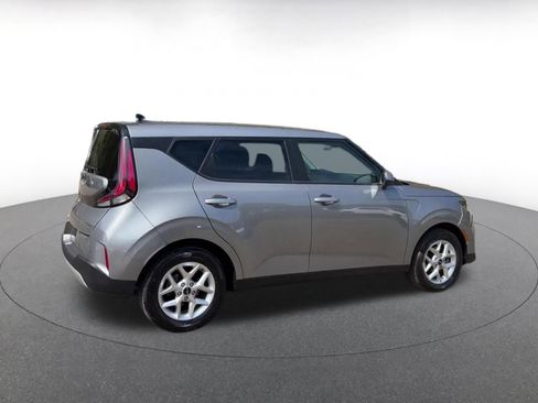 Used 2025 Kia Soul LX w/ LX Technology Package FWD image 14