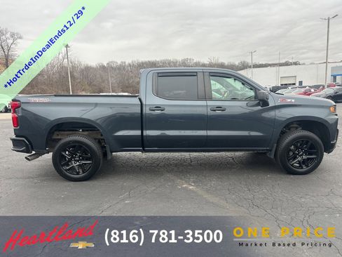 Used 2021 Chevrolet Silverado 1500 Custom Trail Boss w/ LPO, Dark Essentials Package image 4