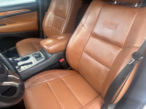 Used 2013 Jeep Grand Cherokee Overland AWD/4WD image 18