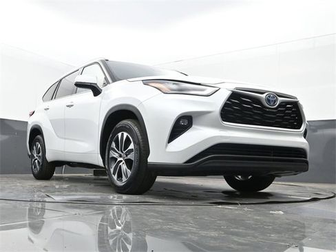 Used 2022 Toyota Highlander XLE image 25