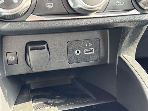 Used 2025 Nissan Versa SV FWD image 23