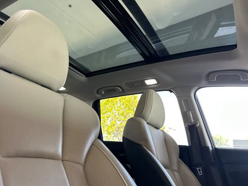 Used 2022 Subaru Ascent Limited w/ Technology Package image 18