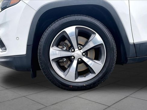 Used 2019 Jeep Cherokee Limited w/ Technology Group FWD image 11