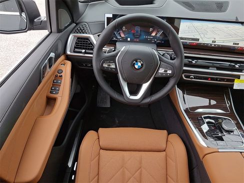 New 2026 BMW X5 xDrive40i w/ Premium Package image 2